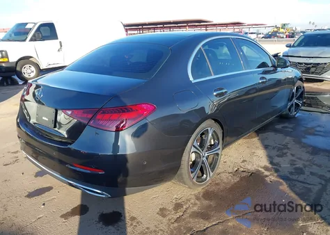 2022 Mercedes-Benz C 300 Sedan z USA, uszkodzony, nr VIN W1KAF4GB7NR030901